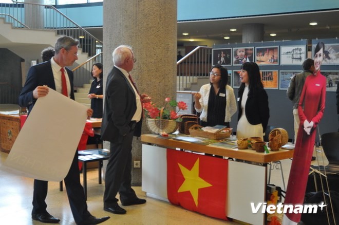 Vietnam promotes image at Embassy Day in Germany - ảnh 1